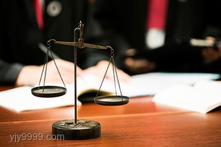 网红违停跳警车：创新视角下的社会规则挑战